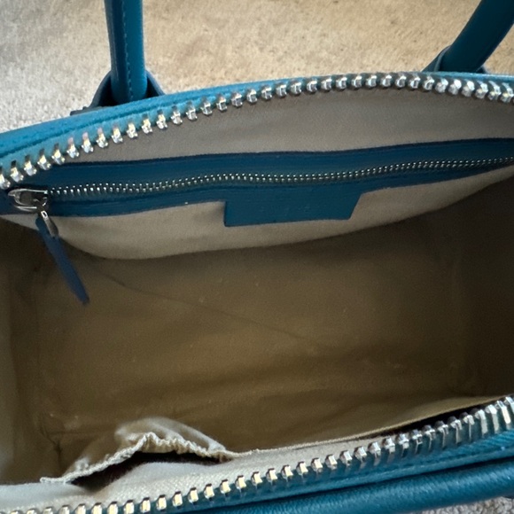 GIVENCHY
Antigona Medium Goatskin Bag (Teal) - Picture 2 of 7